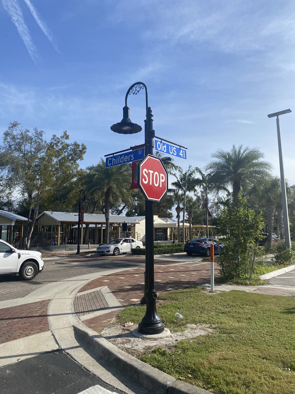 Riverside Park is right at this intersection.