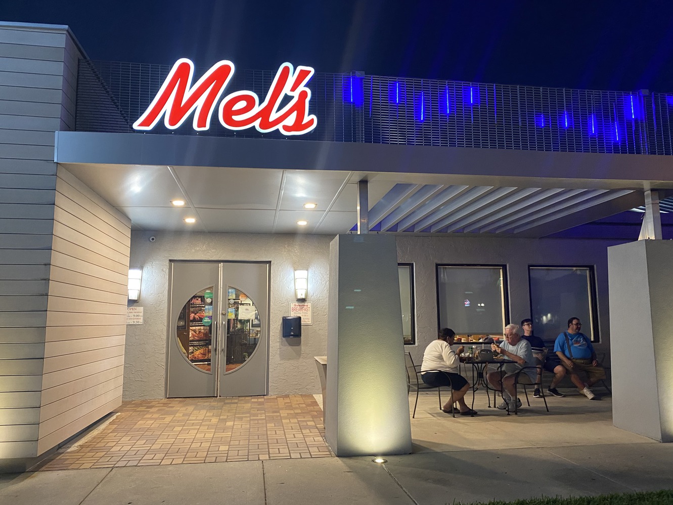 Mel's
                Diner al fresco dining at night.