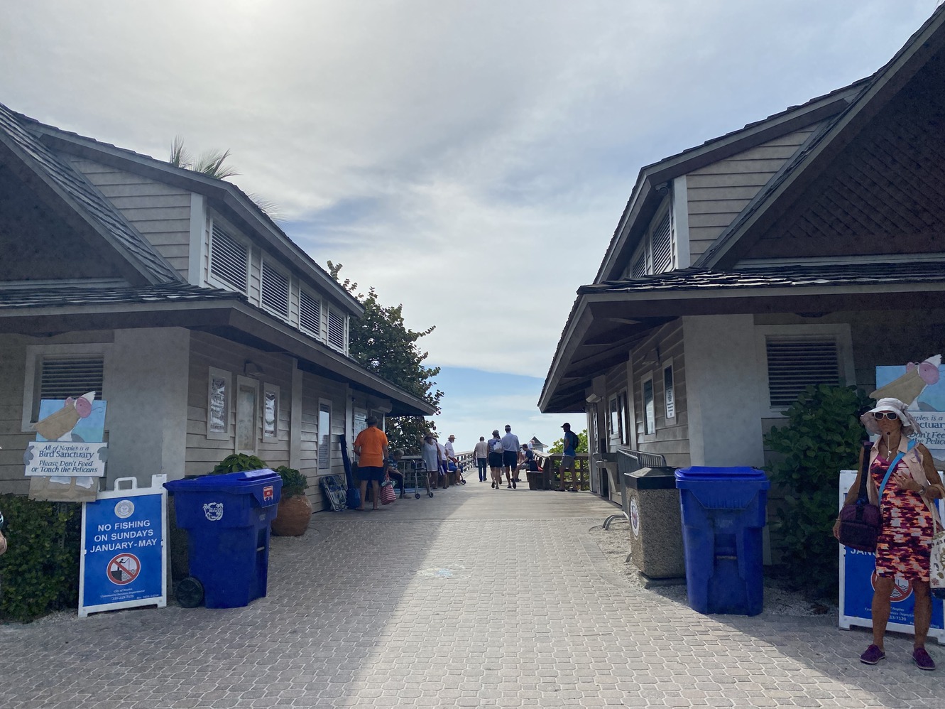 The passenger drop
          off area at Naples Pier.