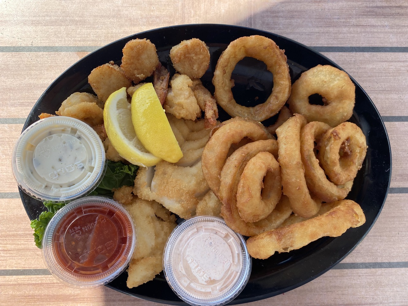 This is a plate of fried seafood. Yum-yum.