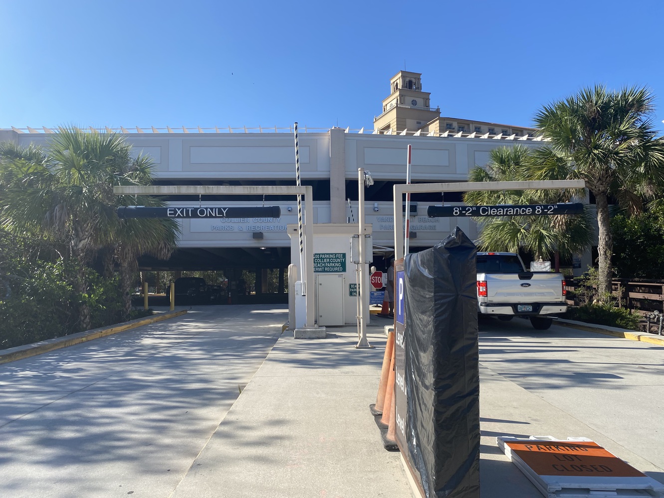 Vanderbilt Beach
      has its own parking garage, which is accessible.