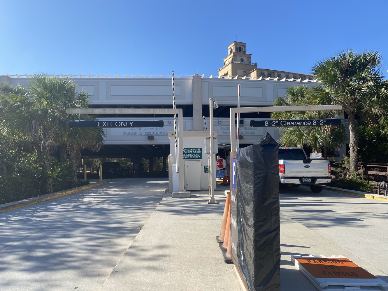 Vanderbilt Beach
      has its own parking garage, which is accessible.