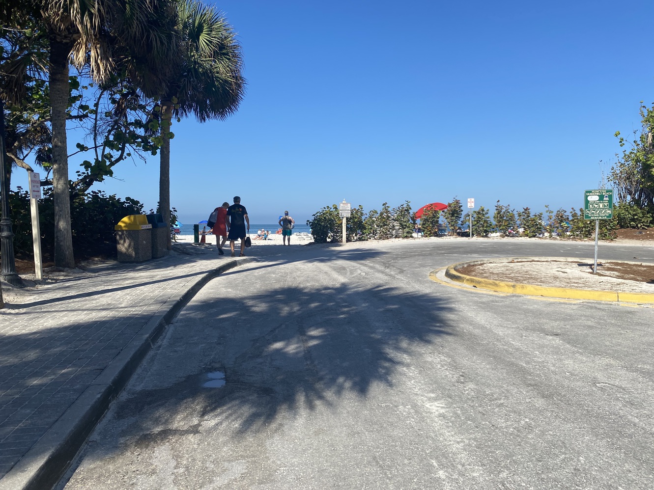 The
      pick-up/drop-off circle at Vandy Beach gets a lot of use.