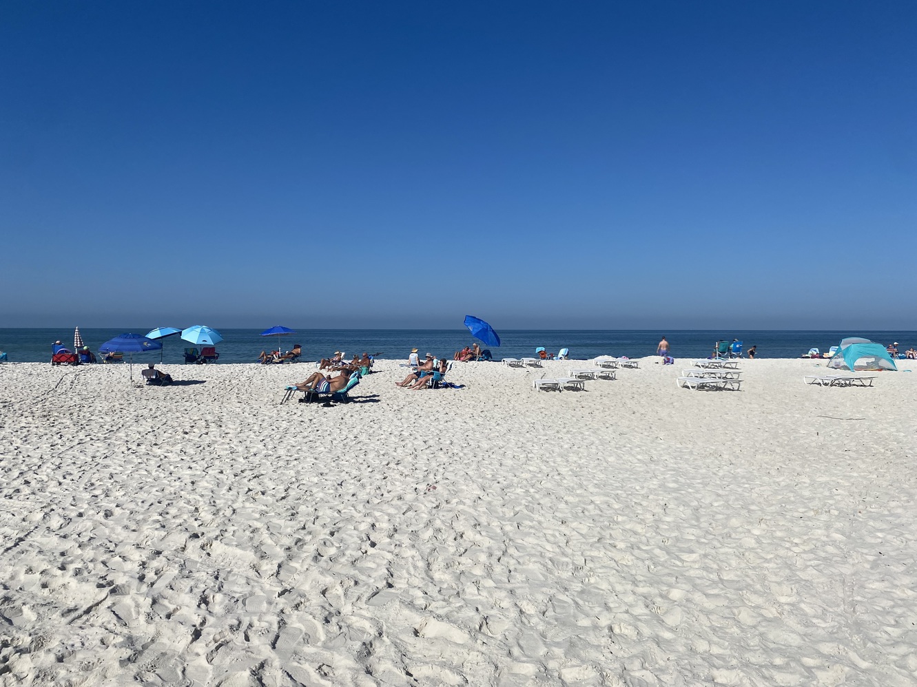 Beautiful sand,
      beautiful sky, and endless horizon at Vandy Beach.