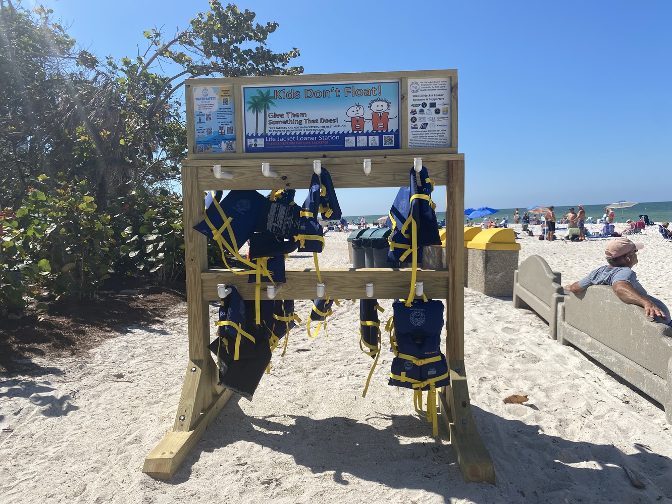 There are
      child-sized life jackets available for usage at Vandy Beach.