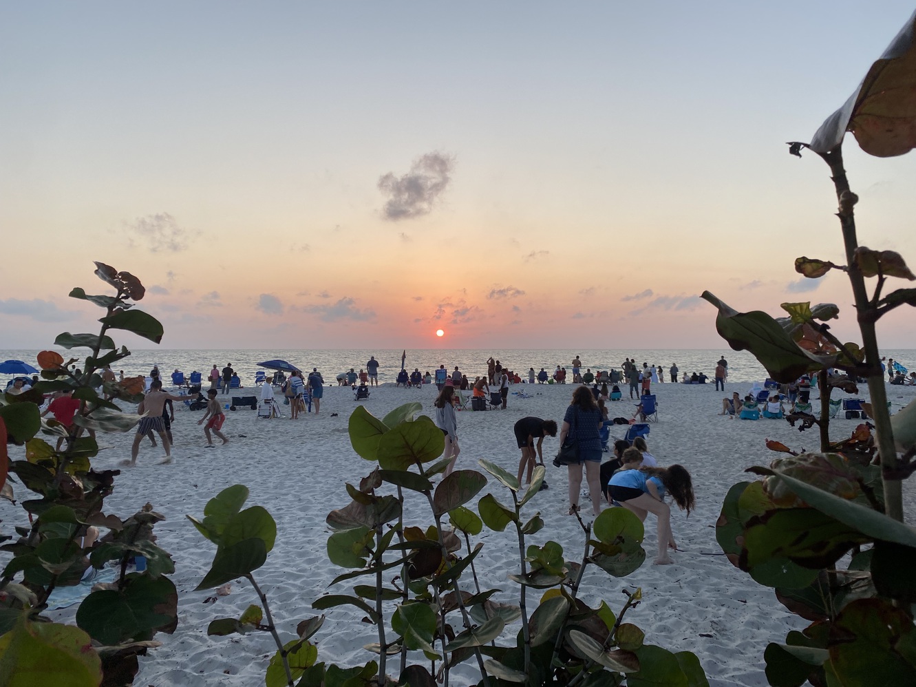 Just ten more
      minutes until the sun goes down and Vandy Beach closes for the
      evening.